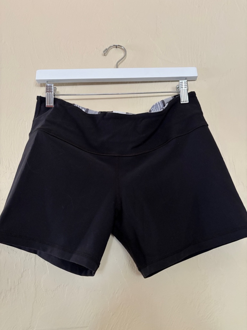 Lululemon Reversible Stretch Running Short. Great Condition.